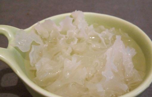 新鲜的银耳为什么不能吃?银耳为什么炖不烂?