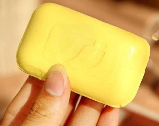 使用硫磺皂要注意什么?脸上有痘痘能用硫磺皂洗脸吗?
