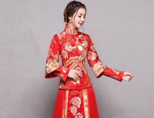 新娘跟妆师除了给新娘化妆还给家里人化吗?伴娘化妆是自己化吗 新娘跟妆师除了给新娘化妆还给家里人化吗?伴娘化妆是自己化吗