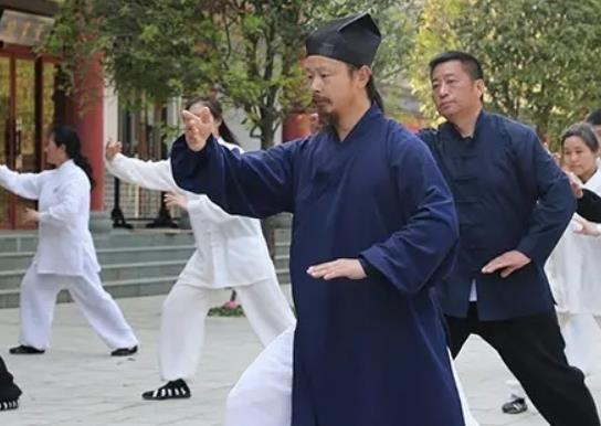 哪种太极拳具有攻击力?太极拳什么时候练可以减肥 哪种太极拳具有攻击力?太极拳什么时候练可以减肥