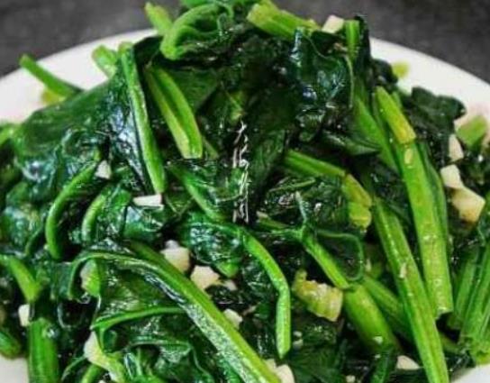 为什么菠菜要焯水?吃菠菜会发胖吗 为什么菠菜要焯水?吃菠菜会发胖吗